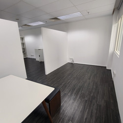 Burlington Square (D7), Office #561183921